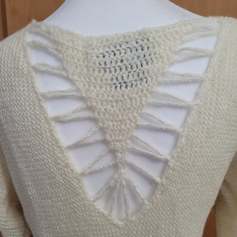 🖤 Cream Open-back Sweater - Picture 6 of 7